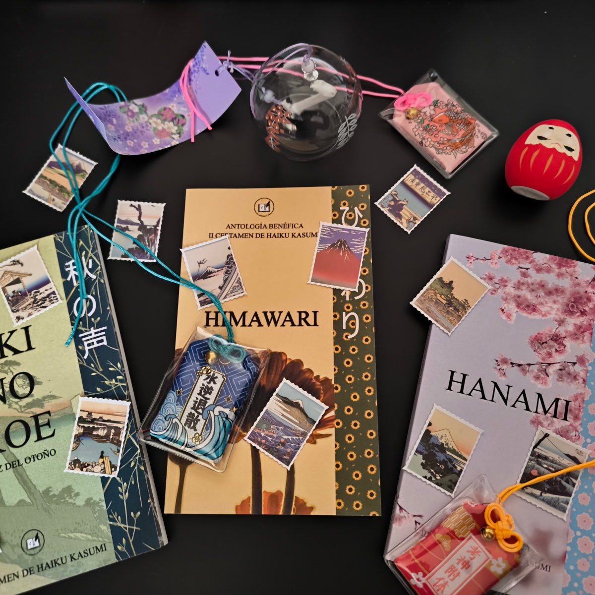 Comenzamos a preparar los packs de regalo que acompañarán a los premios del IV Certamen de haiku Kasumi